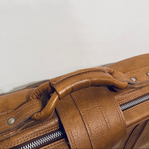 SOLD. Set of 2 Vintage 70s Tan Faux Leather Suitcases - Picture 7 of 13